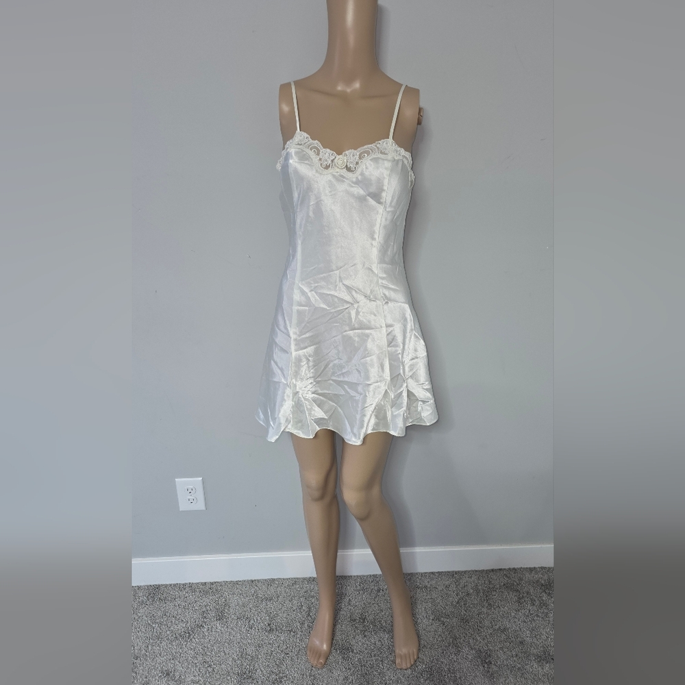 Intimo Armore Vintage Short Sexy Ivory Satin Chemise Lace Rosebud Center Size XS